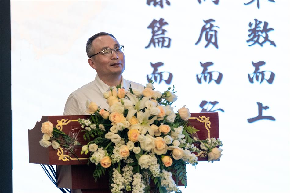 袁董講話圖.jpg 袁董講話圖.jpg